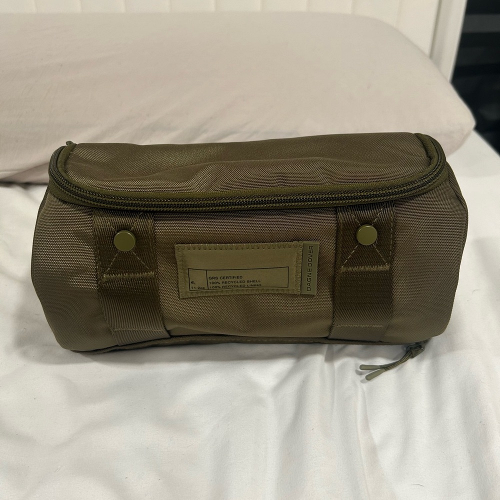 Dagne Dover seoul Dopp kit